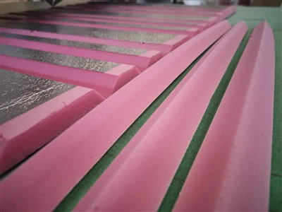 Akustický pěnový řezací stroj